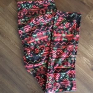 aztec pattern with roses underneath lularoe leggin